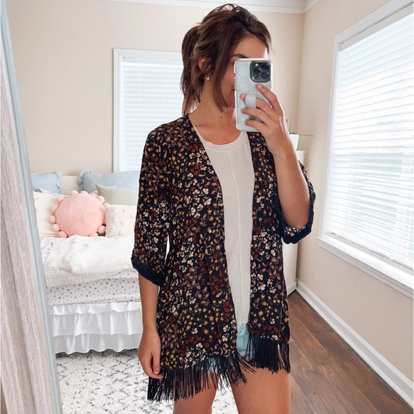 (maurices) black fringe flowy floral print short sleeve transition whimsy kimono - Picture 6 of 7